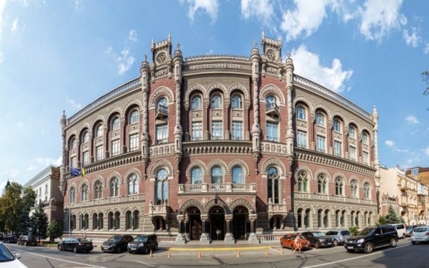 Объемы карточных переводов уменьшились на треть