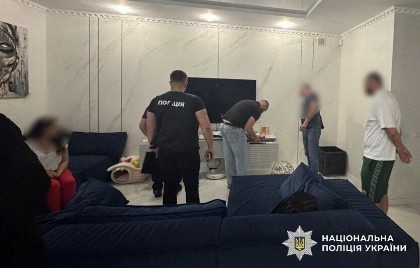 Гусаков намагався втекти на авто
