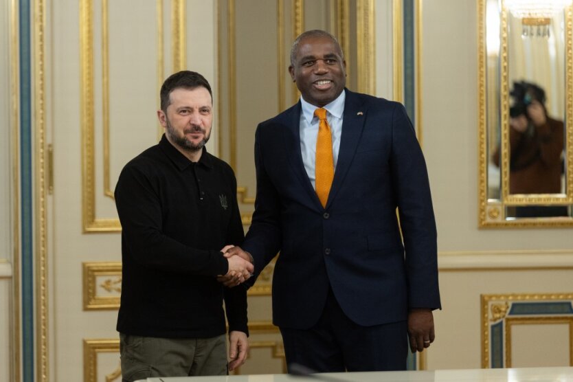 Президент Зеленський обговорює підтримку України з головою МЗС Британії