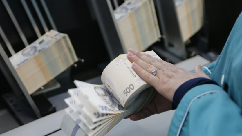 Зарплаты чиновников правительства выросли